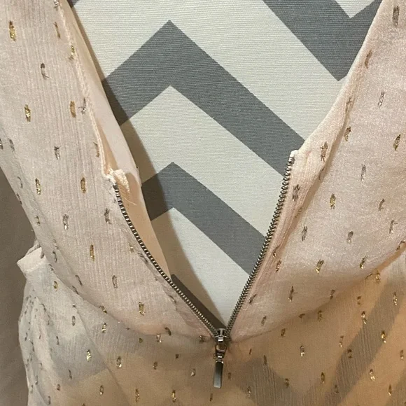 Express Large Cutout Blouse - Picture 3 of 8